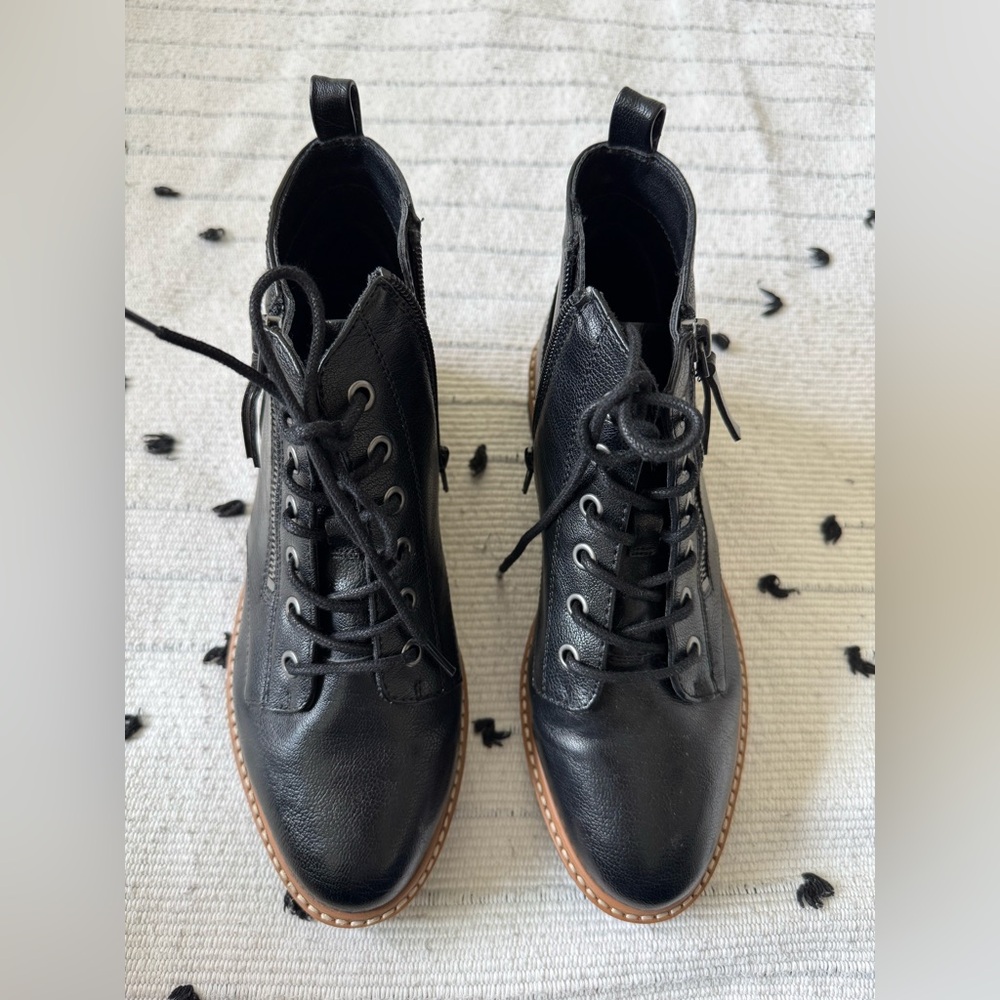 Elegant Wide! Black Leather Women's Boots